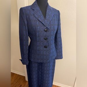 Beautiful 8P Le Suit skirt suit
